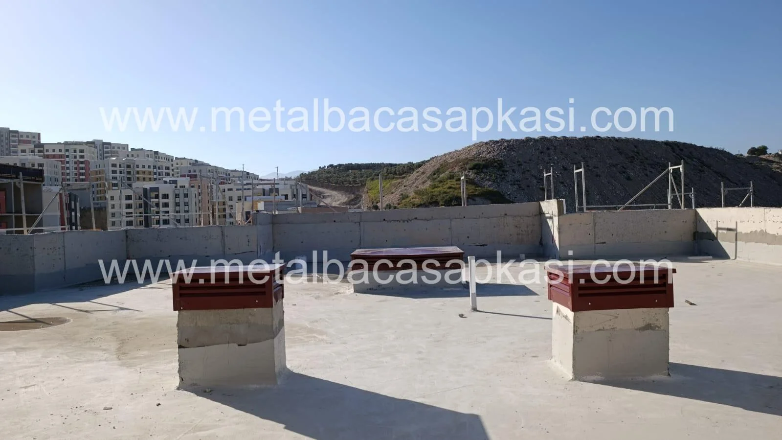 TOKİ projesinde metal baca şapkası montajı